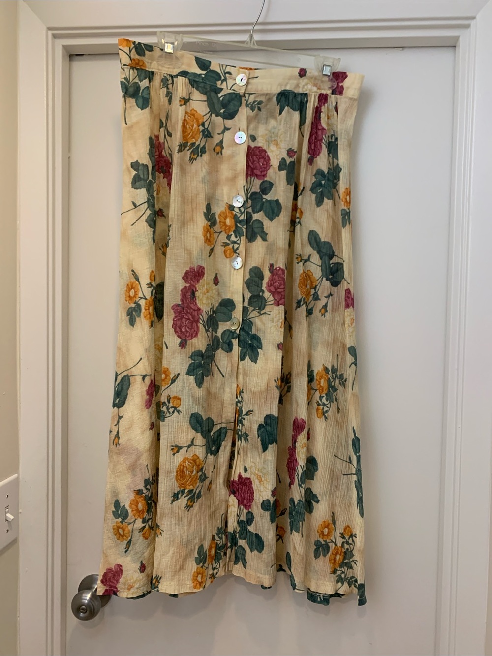 Floral Button-Front Midi Skirt in Cream with Green & Pink Print